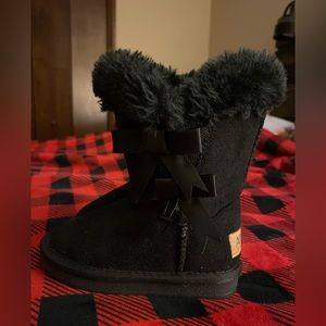 Toddler girl size 8 Lamo Boots